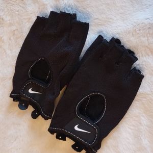 Nike Mesh Workout Fingerless Gloves